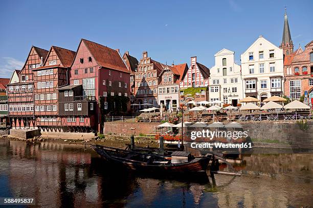 germany, lueneburg, stint market, half-timbered and gable houses on ilmenau river - lunebourg photos et images de collection