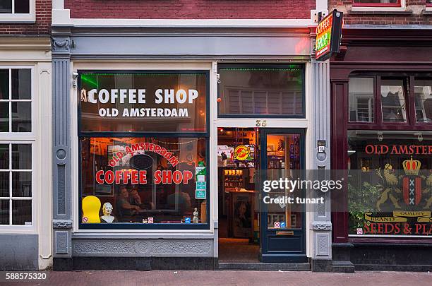 coffeeshop in amsterdam, netherlands - cannabis store stockfoto's en -beelden