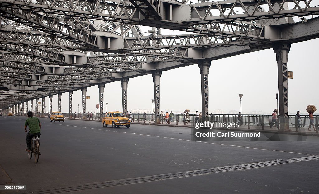 Traffic on Howrah bridge