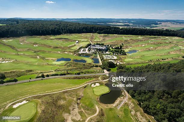 golfplatz und spa hotel hofgut georgenthal - taunusgebirge stock-fotos und bilder
