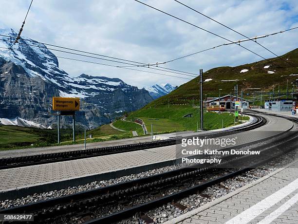 kleine scheidegg station- switzerland - jungfraujoch stockfoto's en -beelden