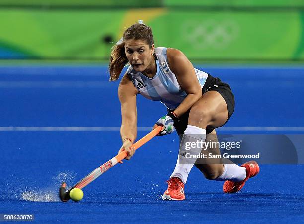 Julie Gomes of Argentina makes a pass during a Women's Preliminary Pool B match against Australia at the Olympic Hockey Centre on August 11, 2016 in...