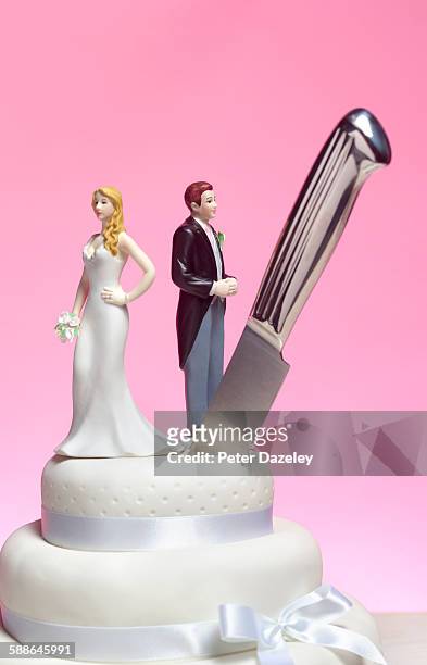 divorce wedding cake - wedding cake figurine stock pictures, royalty-free photos & images