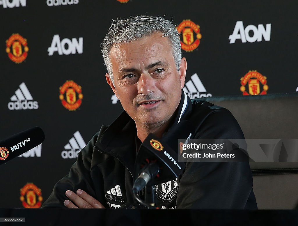 Manchester United Training and Press Conference