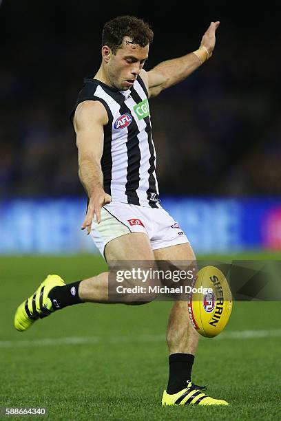 Jarryd Blair of the Magpies marks the ball during the round 21 AFL match between the Western Bulldogs and the Collingwood Magpies at Etihad Stadium...