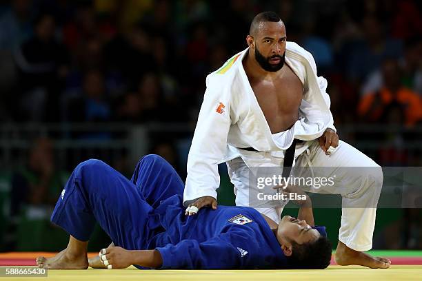 Roy Meyer of the Netherland competes against Sungmin Kim of South Korea during the Men's +100kg Judo contest on Day 7 of the Rio 2016 Olympic Games...
