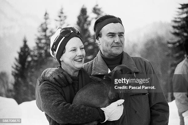 Margarethe, Queen of Denmark and her husband Henrik, Prince Consort of Denmark on a ski holiday in Switzerland. | Location: Gsteig, Switzerland.