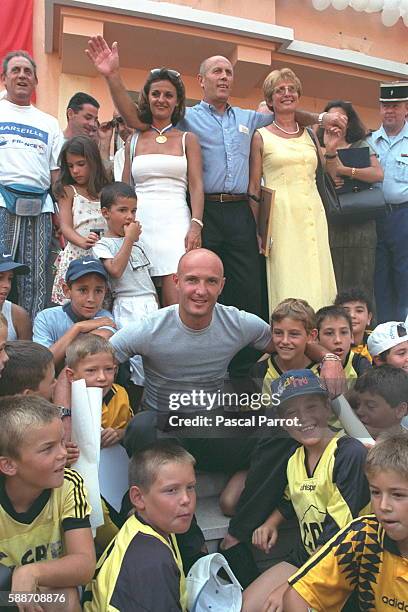 Frank Leboeuf with the children of St Cyr sur Mer. .