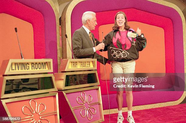 bob barker on the set of "the price is right" - game show set stock-fotos und bilder