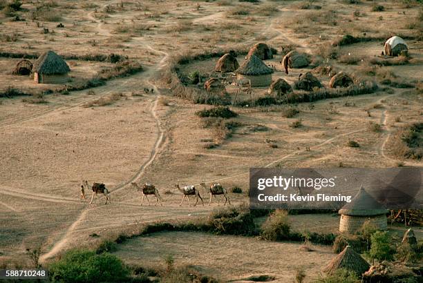 aerial view of somalian desert village - somalia foto e immagini stock