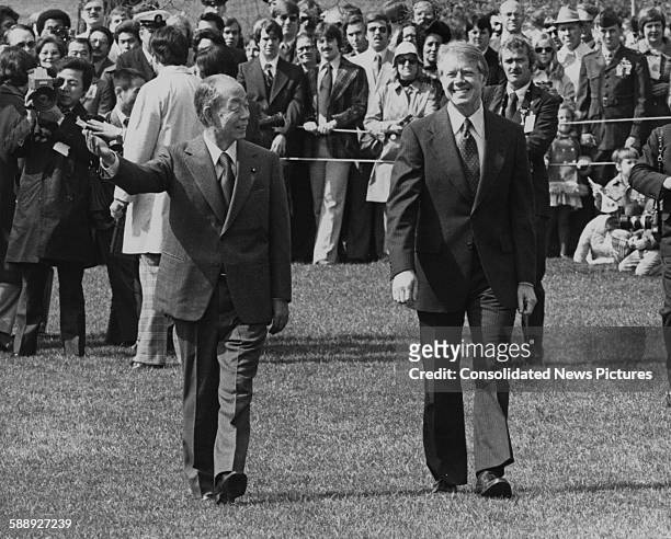 Japanese Prime Minister Takeo Fukuda strolls across the South Lawn of the White House with US President Jimmy Carter upon his arrival in Washington,...