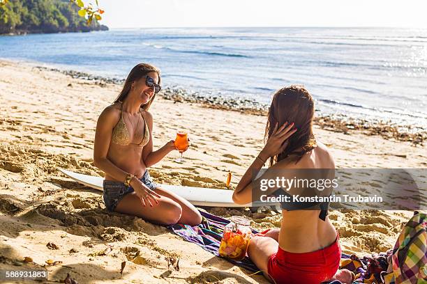 two girls have a fun with sangria at the beach. - sangria stockfoto's en -beelden