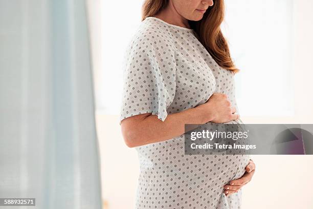 pregnant woman at hospital - family photo in the delivery room stock-fotos und bilder