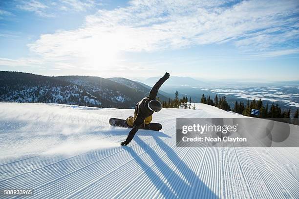 man snowboarding downhill - スノボー ストックフォトと画像