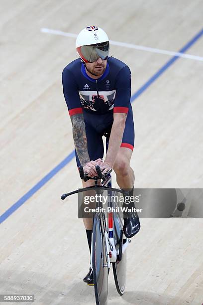 Edward Clancy, Steven Burke, Owain Doull and Bradley Wiggins of Team Great Britain celebrates setting the new world record of 3:50.570 after...