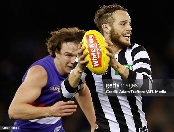 James Aish of the Magpies in action during the 2016 AFL Round 21 match between the Western Bulldogs and the Collingwood Magpies at Etihad Stadium on...