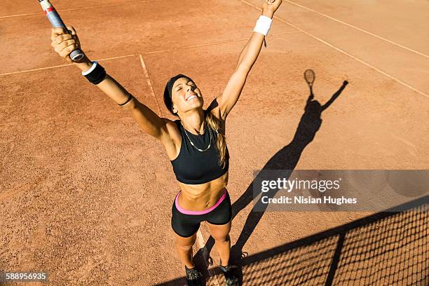 female tennis player with arms up happy - tennis résultats photos et images de collection