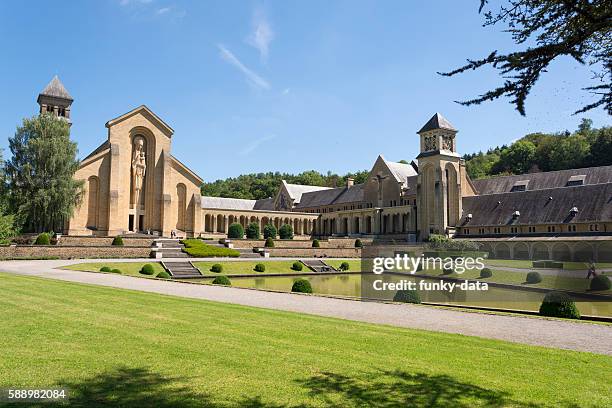 abadia de orval na bélgica - abadia mosteiro - fotografias e filmes do acervo