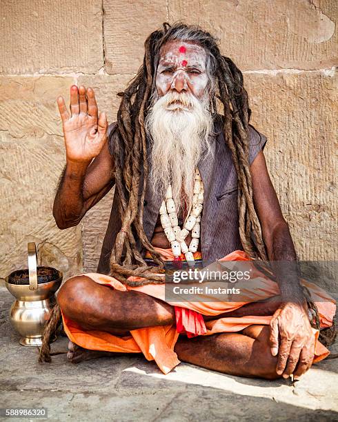 sadhu  - yogi stock-fotos und bilder