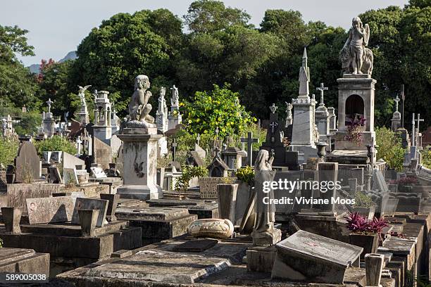 Sao Francisco cemetery, known as the Caju cemetery is a necropolis. Considered one of the largest in Rio.