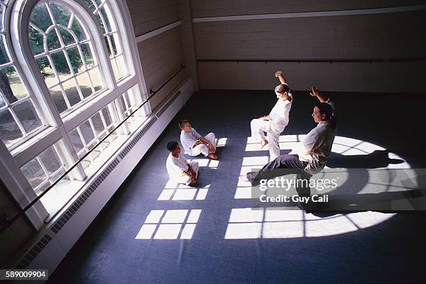 tai chi class - tai chi shadow stock pictures, royalty-free photos & images