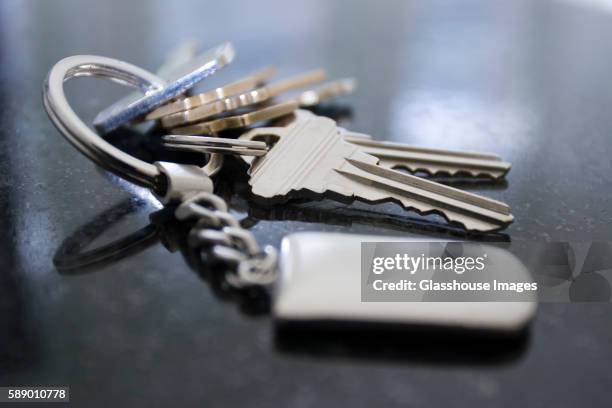 keychain and keys - sleutelring stockfoto's en -beelden