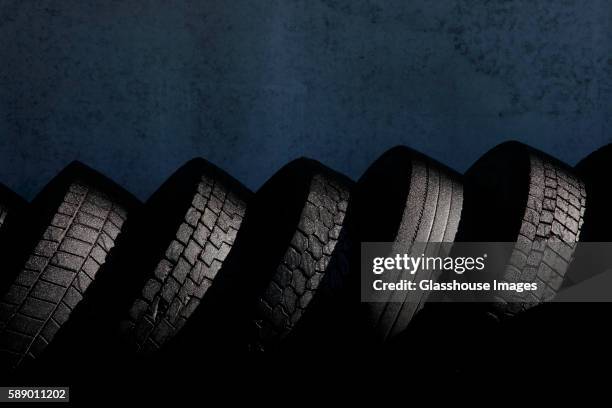 row of tires - neumaticos fotografías e imágenes de stock