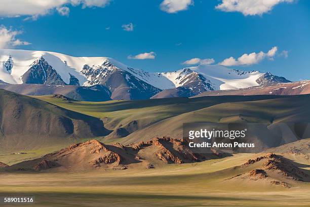 beautiful sunset in the mountains, mongolia - mongolië stockfoto's en -beelden