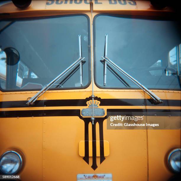 school bus - ruitenwisser stockfoto's en -beelden