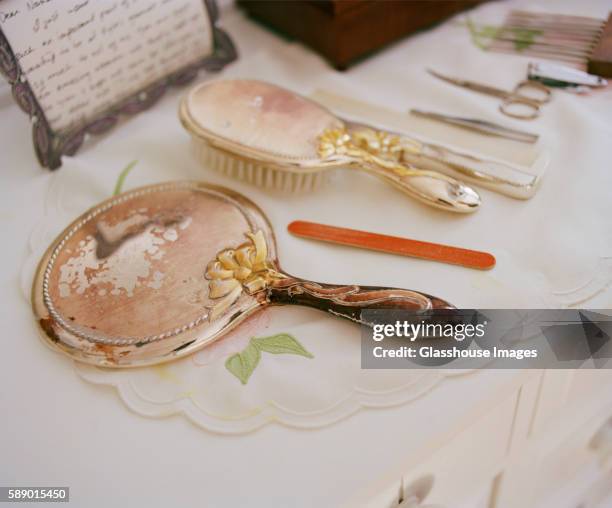 vintage mirror and hairbrushes on dresser - küchenbuffet stock-fotos und bilder