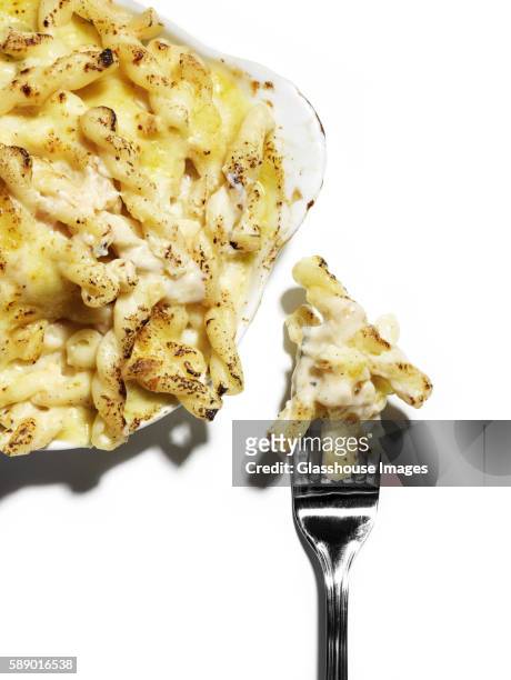 macaroni and cheese - macaroni and cheese stockfoto's en -beelden