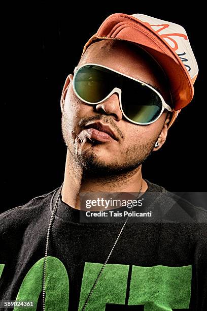 hip hop guy - nas rapper imagens e fotografias de stock