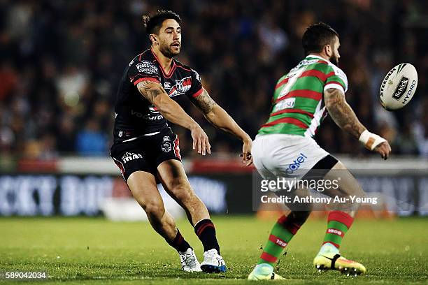 Shaun Johnson of the Warriors offloads against Adam Reynolds of the Rabbitohs during the round 23 NRL match between the New Zealand Warriors and the...