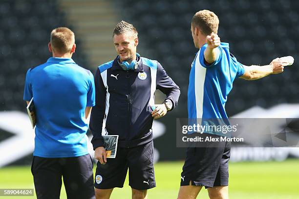 Jamie Vardy of Leicester City speaks to Marc Albrighton of Leicester City and Andy King of Leicester City prior to kick off during the Premier League...