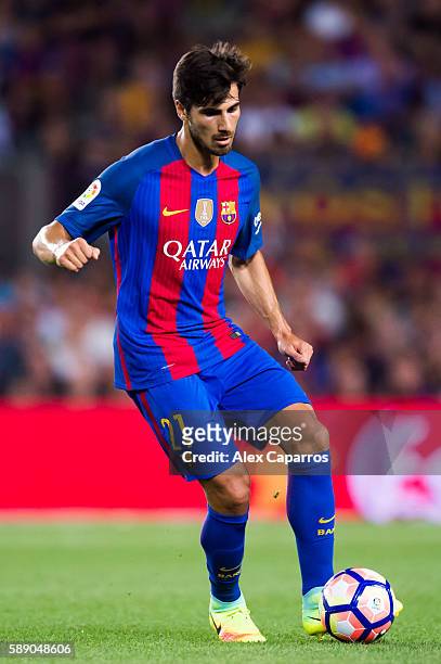 Andre Gomes of FC Barcelona conducts the ball during the Joan Gamper trophy match between FC Barcelona and UC Sampdoria at Camp Nou on August 10,...