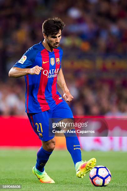 Andre Gomes of FC Barcelona conducts the ball during the Joan Gamper trophy match between FC Barcelona and UC Sampdoria at Camp Nou on August 10,...