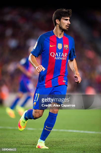 Andre Gomes of FC Barcelona runs during the Joan Gamper trophy match between FC Barcelona and UC Sampdoria at Camp Nou on August 10, 2016 in...