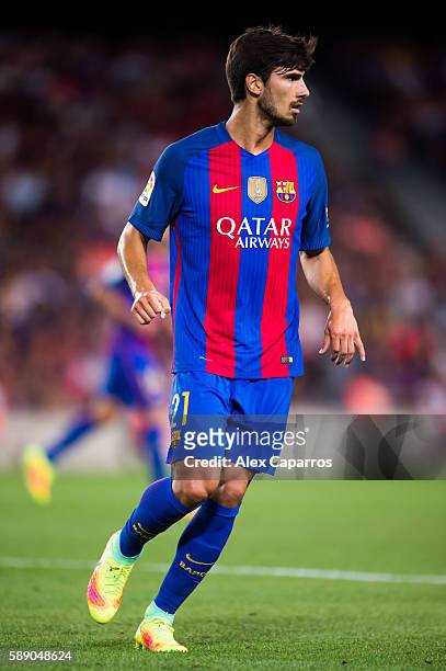 Andre Gomes of FC Barcelona runs during the Joan Gamper trophy match between FC Barcelona and UC Sampdoria at Camp Nou on August 10, 2016 in...