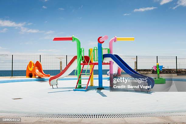 abandoned playground - patio fotografías e imágenes de stock