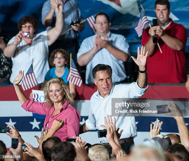 Mitt Romney Rally 100 Holman Stadium (Nashua) Photos & High Res Pictures - Getty Images