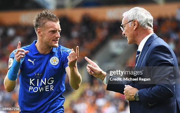 Jamie Vardy of Leicester City and Claudio Ranieri, Manager of Leicester City talk on the touchline during the Premier League match between Hull City...