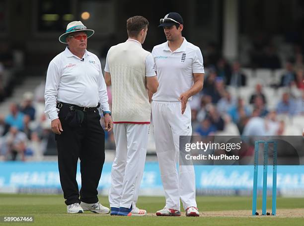 England's Alastair Cook having words with England's Chris Woakes during Day Three of the Fourth Investec Test Match between England and Pakistan...