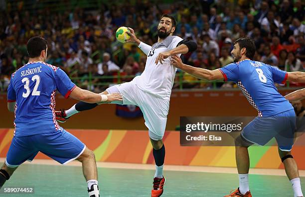Nikola Karabatic of France is challenged by Ivan Sliskovic and Marko Kopljar of Croatia during the Men's Handball preliminary Group A match between...