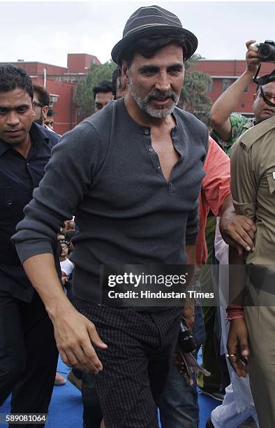 Faris Rustom 94 Starcast Of Movie Rustom Visits Hansraj College For The Promotions ...