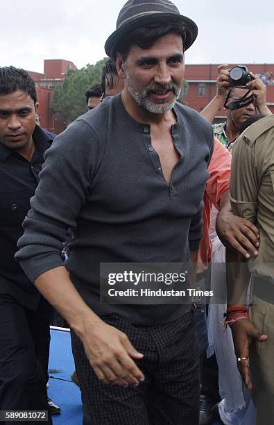 Faris Rustom 94 Starcast Of Movie Rustom Visits Hansraj College For The Promotions ...