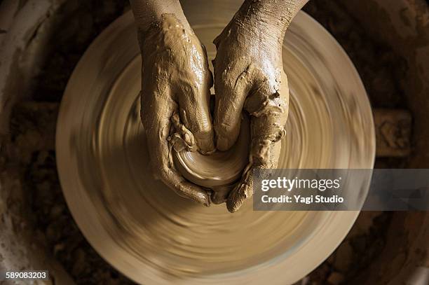 the woman using the potter's wheel in pottery - clay photos et images de collection