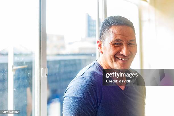 muscular maori pacific islander man by a window - pacific islander ethnicity 個照片及圖片檔