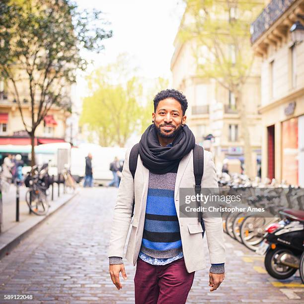 paris street mode - portrait français photos et images de collection