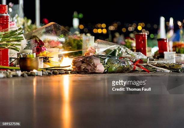 nizza, frankreich terroranschlag memorial detail - terrorismus stock-fotos und bilder