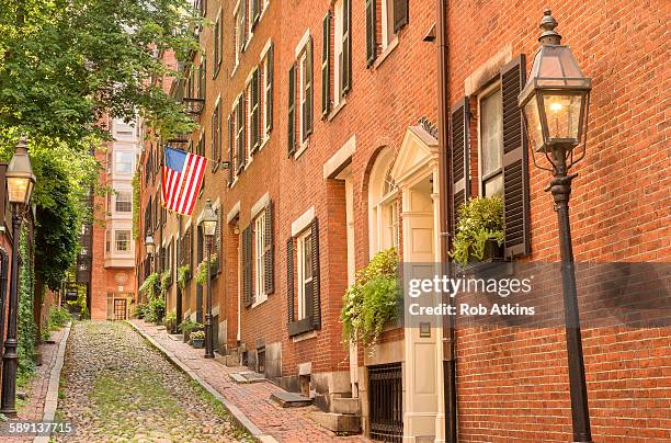 acorn street, boston - acorn street boston stock-fotos und bilder